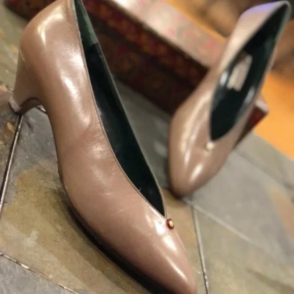 Gucci | Shoes | Gucci Vintage Almond Point Pump Sz 385 Shoe